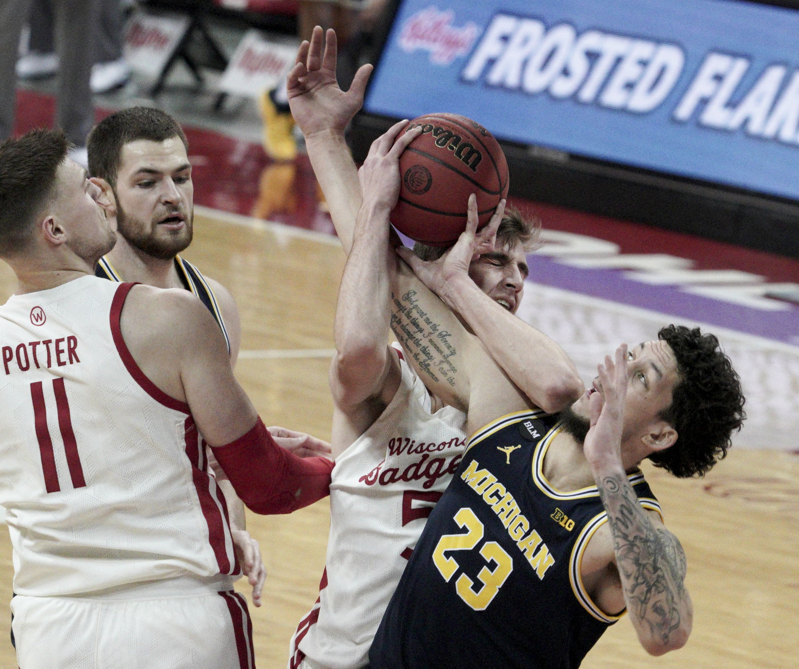 Michigan 67, UW 59